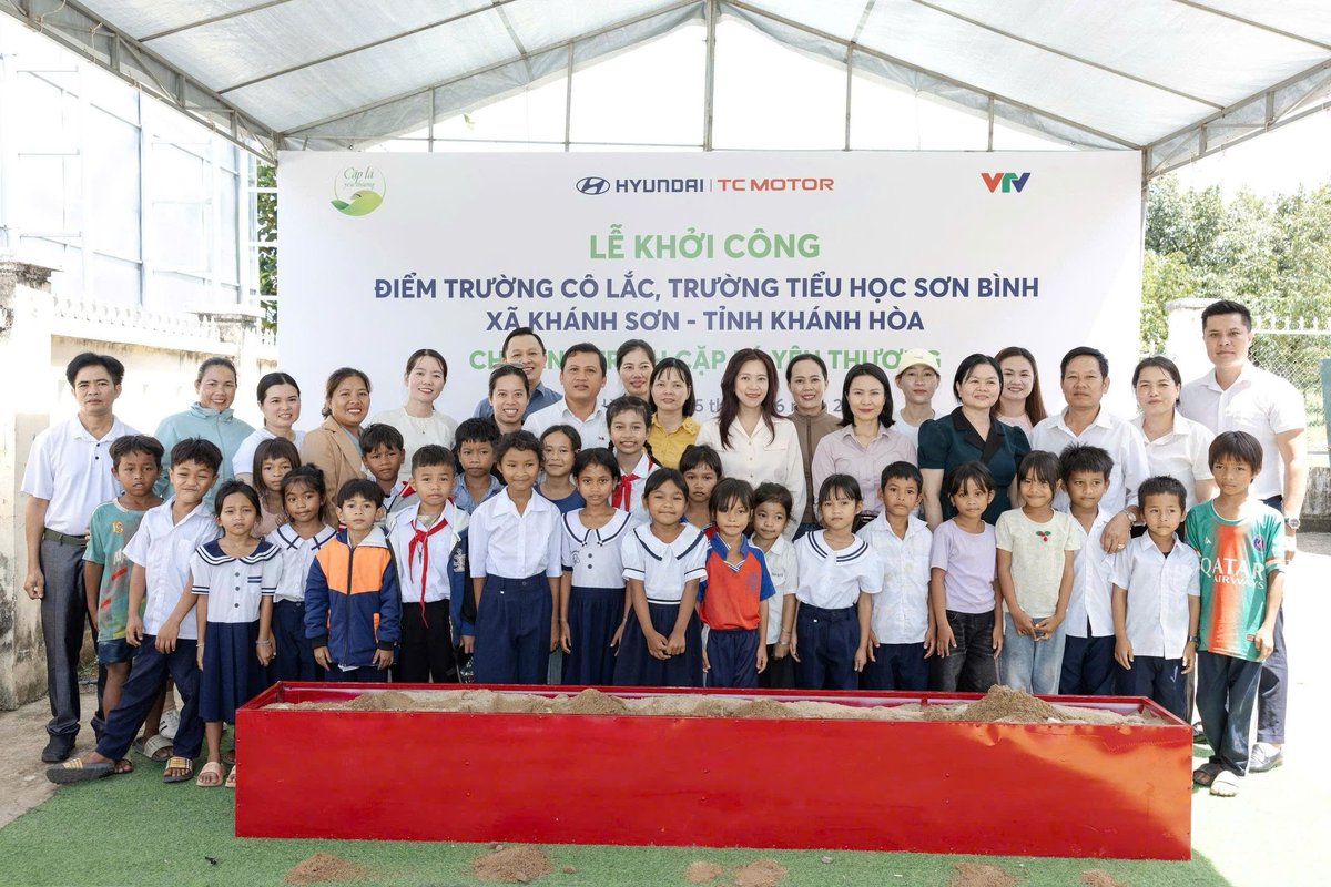 Học sinh Trường Tiểu học Sơn Bình tại lễ khởi công điểm trường
